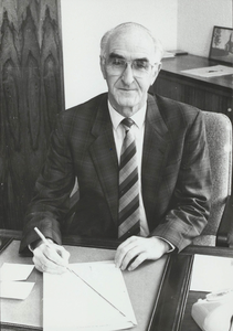  Portret van gemeentesecretaris Gijsbert van Dam.