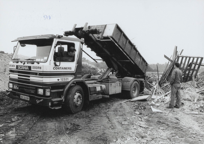  Firma van Brenen uit Doorn stort de laatste vracht afval op de vuilstortplaats Maarsbergen.