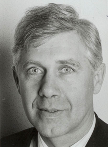  Portret van gemeentesecretaris Theo Mooibroek