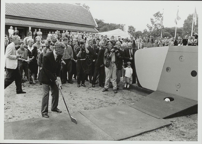  Opening van golfbaan Anderstein door de voorzitter van de golffederatie.