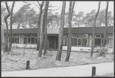  De school voor VBO 'De Sprong' op het terrein van de Stichting Valkenheide.