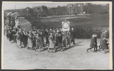  Defilé ter gelegenheid van het 12½-jarig ambtsjubileum van burgemeester Everwijn Lange op 30-4-1937