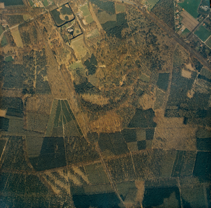  Serie II: Luchtfoto van het bosgebied ten zuiden van huis Maarsbergen (V391-23487)