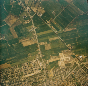  Serie II: Luchtfoto van het gebied ten noorden van Woudenberg met de Woudenbergse Grift (V413-23487)