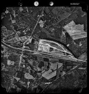  Serie VII: Luchtfoto vanuit het noorden van het gebied rond de A12 en de spoorlijn Utrecht-Arnhem met het Maarnse ...