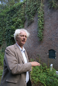  Open Monumentendag: Otto Wttewaall geeft uitleg bij Fort Honswijk