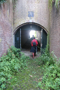 110_26 Open Monumentendag: bezoekers bij Fort Honswijk