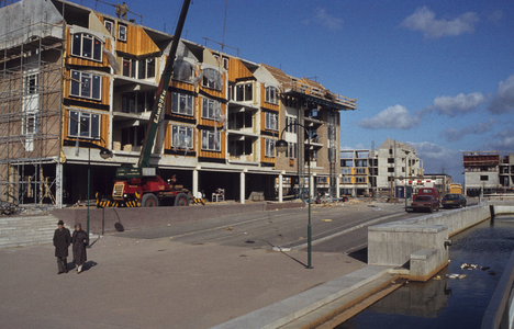  Het Onderdoor met het gebouw van de bibliotheek en de rest van het Rond in aanbouw.