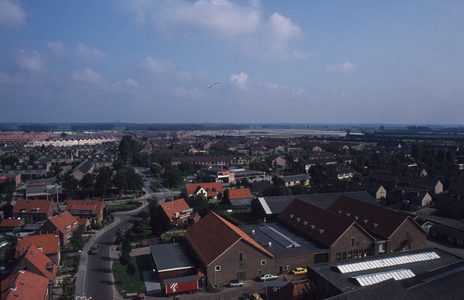  Zicht vanaf de toren van de nederlands-hervormde kerk aan het Plein richting het noorden. Links de Lobbendijk en op de ...