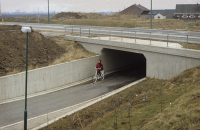  Fietstunnel onder de Rondweg vanaf het Kooikerspad naar de Binnenweg.