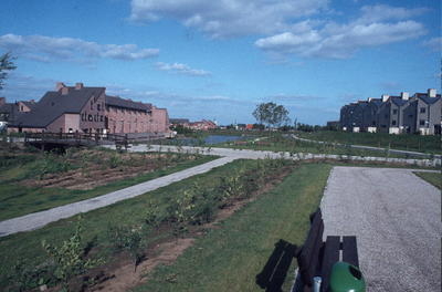  Het Imkerspad met links de Troubadoursborch en woningen van de Appelgaarde en rechts de woningen aan de Lupineoord.