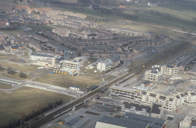  Luchtfoto van het gebied rondom het station met rechts Het Rond