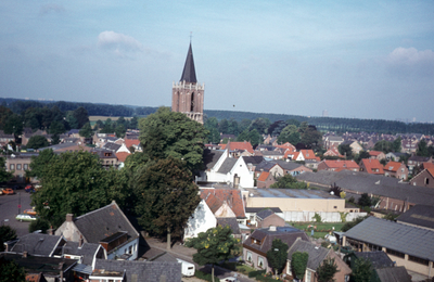  Zicht vanaf de toren van de rooms-katholieke kerk op de toren van de nederlands-hervormde kerk.
