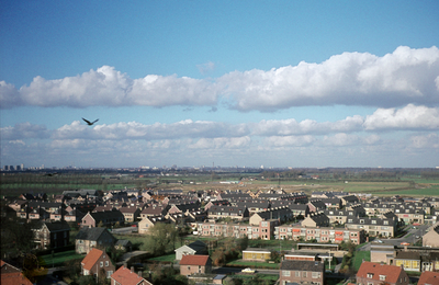 52934 Zicht vanaf de toren van de nederlands-hervormde kerk op de wijk Den Oord.