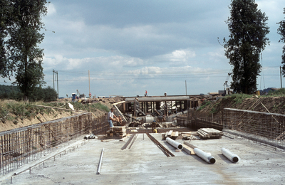 52943 Bouw van de noordelijke Rondweg-tunnel onder de spoorlijn.