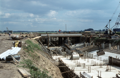 52944 Bouw van de noordelijke Rondweg-tunnel onder de spoorlijn.