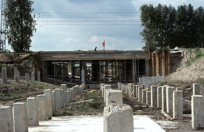 52945 Bouw van de noordelijke Rondweg-tunnel onder de spoorlijn.