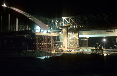 53068 Het verwijderen van de oude spoorbrug en het plaatsien van de nieuw spoorbrug over Lek bij Culemborg.