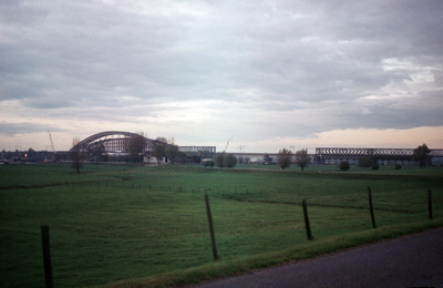 53069 Het verwijderen van de oude spoorbrug en het plaatsien van de nieuw spoorbrug over Lek bij Culemborg.