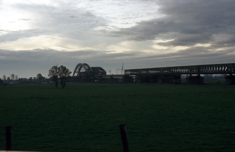  Het verwijderen van de oude spoorbrug en het plaatsien van de nieuw spoorbrug over Lek bij Culemborg.