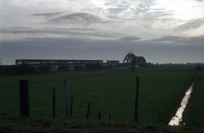  Het verwijderen van de oude spoorbrug en het plaatsien van de nieuw spoorbrug over Lek bij Culemborg.