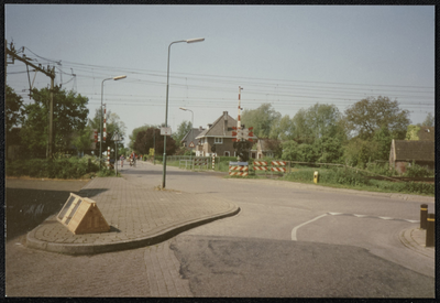  De spoorwegovergang bij de Vlierweg, gezien vanaf de Standerdmolen