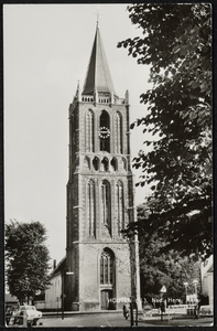  De toren van de Nederlandse-hervormde kerk