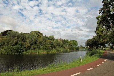  De Lekdijk ten noordwesten van Fort Honswijk, richting Lek