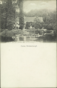  De voorgevel van landhuis Wickenburgh met de vijver vanaf de Wickenburghseweg.