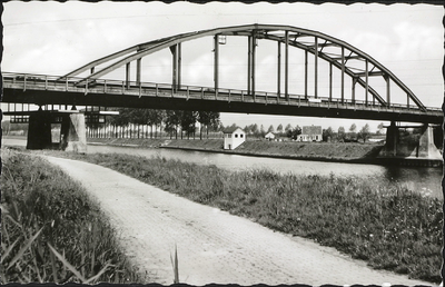  De Goyerbrug gezien vanaf de zuidkant van het Amsterdam-Rijnkanaal.