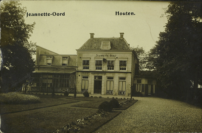  De voorgevel van huize Jeanette-Oord (Oud-Wulven).