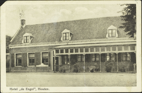  De voorgevel van café De Engel.