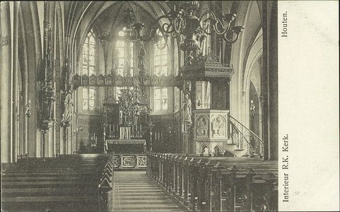  Interieur van de rooms-katholieke kerk gezien richting het koor.