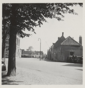  Gedeelte van het Plein met rechts de bebouwing aan de westzijde.