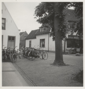  Gezicht op het Plein vanuit de Koningin Julianastraat.