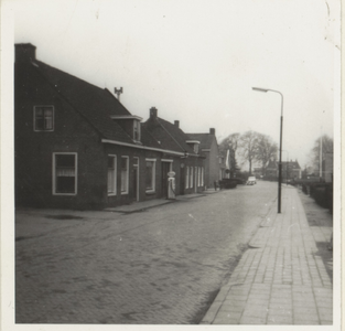  De woningen aan de zuidzijde van de weg vanaf garage Knopper richting de Utrechtseweg (De Poort).
