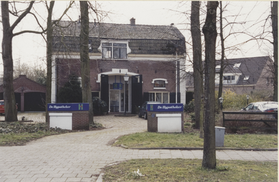  De voorgevel van het voormalige koetshuis annex koetssierswong van De Grund.