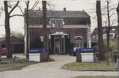  De voorgevel van het voormalige koetshuis annex koetssierswong van De Grund.
