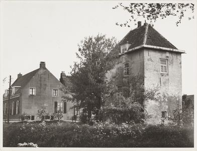  Gezicht op kasteel Vuylcop en het daarnaast gelegen Huis Vuylcop.