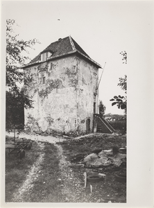 Kasteel Vuylcop. Gezicht op de toren, de achtergevel en de linkergevel.