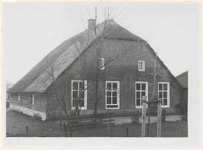 Boerderij De Snel. De voorgevel en linkerzijgevel.