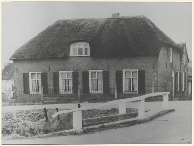  Deze boerderij stond op de hoek van de Lagedijk en de Lange Uitweg. Hij is tussen 1975 en 1990 gesloopt.