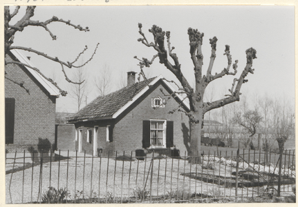 Boerderij Grijpestein. Het zomerhuis naast de boerderij dat in circa 1995 is gesloopt.