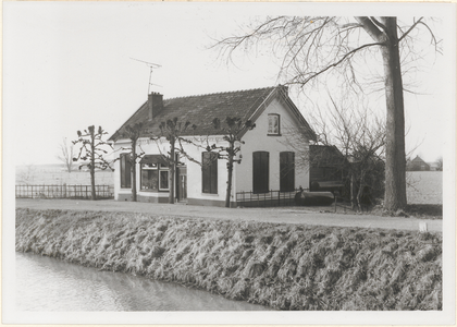 De fortwachterswoning bij fort 'Het Werk aan de Korte Uitweg'.