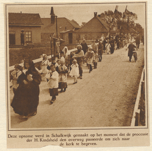  Processie der Heilige Kindsheid op de Jonkheer Ramweg richting de rooms-katholieke kerk.