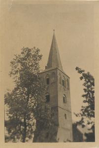  De toren van de nederlands-hervormde kerk gezien vanuit het zuid-westen.