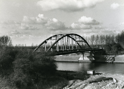  De oude Goyerbrug over het Amsterdam-Rijnkanaal.