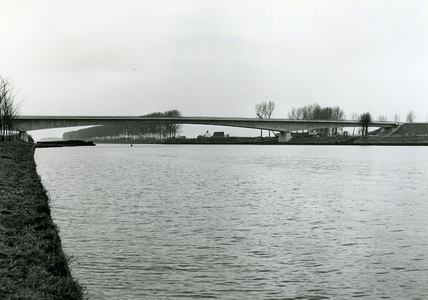  De nieuwe Goyerbrug over het Amsterdam-Rijnkanaal.