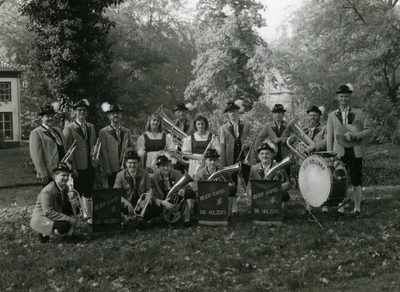 Groepsfoto van de Beier Kapel Die Holzers op Landgoed Wickenburgh.