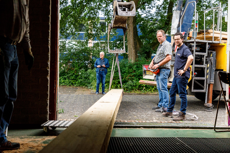  Aanvoer hout voor de kielbalk door Van Vliet Duurzaamhout uit Langbroek